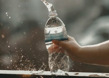 FIFA prohíbe botellas de agua reutilizables en estadios del Mundial 2026