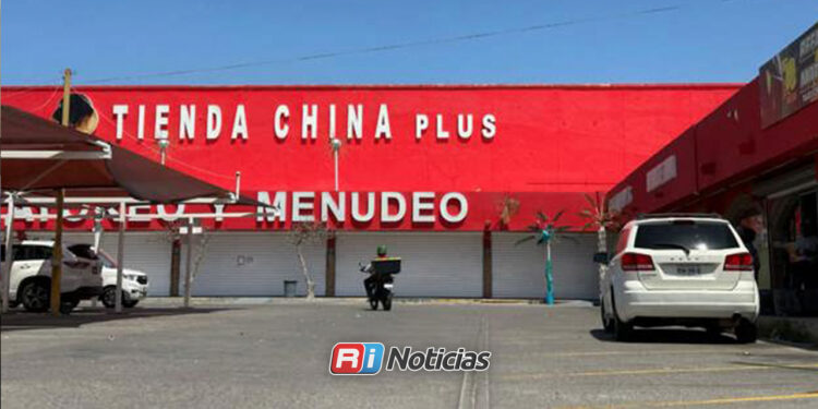 Aseguran tres tiendas chinas en Los Mochis por presunta venta de mercancía apócrifa