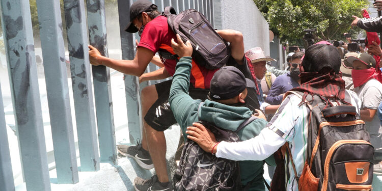Sheinbaum rechaza represión ante protestas de la CNTE y acusa provocación