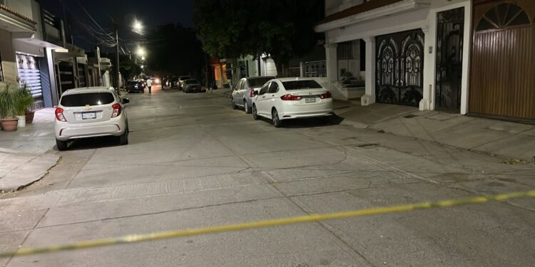 Culiacán, Sin. (RI Noticias) Atacan a balazos a hombre en la colonia Villa Satélite; resulta herido en ambas piernas