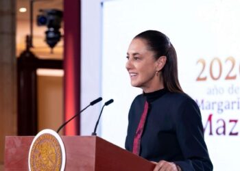 Sheinbaum minimiza campañas de oposición y rechaza vínculos con corrupción