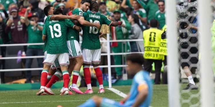 Javier Aguirre busca solución: ¿quién reemplazará a César Montes ante Corea del Sur?