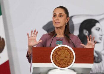 Sheinbaum descarta ir contra expresidentes y remite decisiones a la FGR