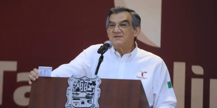 Américo Villarreal desmiente a Los Angeles Times y muestra su visa; rechaza acusaciones de huachicol
