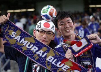 Aficionados japoneses limpian el Estadio Monterrey tras goleada a Túnez en el Mundial 2026