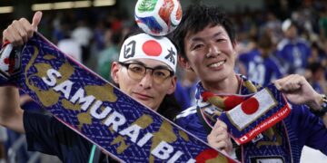 Aficionados japoneses limpian el Estadio Monterrey tras goleada a Túnez en el Mundial 2026