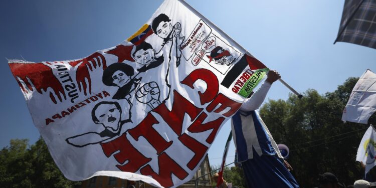 Sheinbaum ofrece diálogo ante megamarcha de la CNTE y promete atender demandas viables