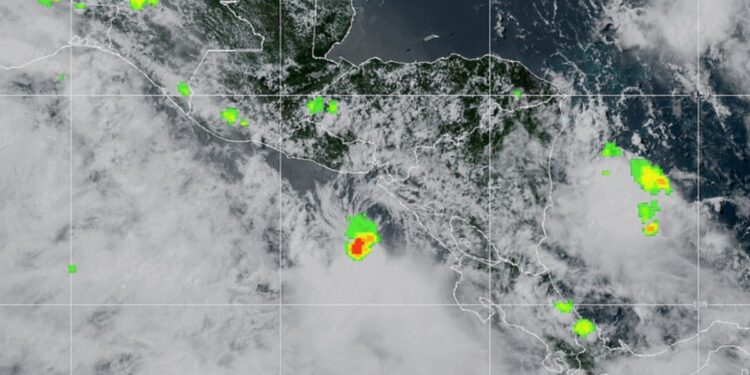 ‘Cristina’ se intensifica en el Pacífico; ‘Boris’ amenaza con lluvias e inundaciones