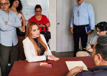 Diputada Paola Gárate denuncia ante la Fiscalía amenaza tras hallar corona fúnebre en su domicilio