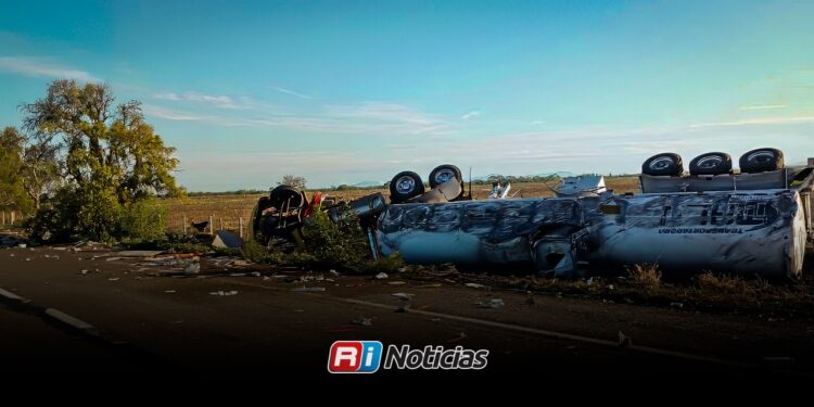 Se vuelca pipa con gasolina en la maxipista Culiacán–Mazatlán; derrama 40 mil litros de combustible