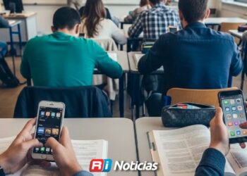 Sinaloa regulará el uso de celulares en escuelas; SEPyC definirá protocolos en un plazo de 120 días