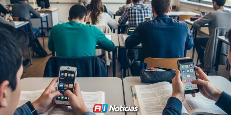 Sinaloa regulará el uso de celulares en escuelas; SEPyC definirá protocolos en un plazo de 120 días