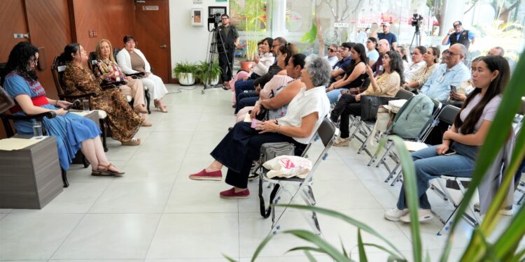 Presenta Congreso del Estado el poemario “A Corazón Abierto” de María de los A. Cervantes