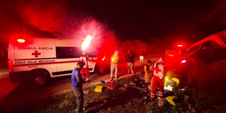 Accidente en la carretera libre Mazatlán-San Ignacio deja un muerto y tres lesionados
