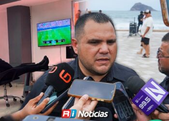 SSP Mazatlán investiga a comandante del C2 captado viendo partido de futbol durante horario laboral