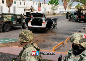 Abandonan camioneta tras persecución militar en Valle Alto de Culiacán