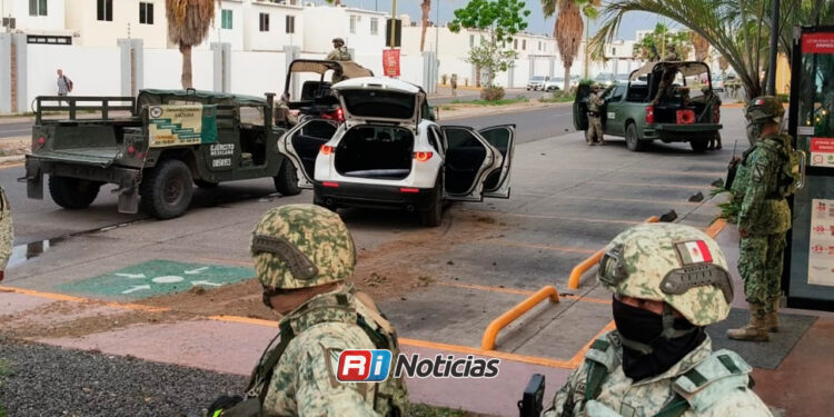 Abandonan camioneta tras persecución militar en Valle Alto de Culiacán
