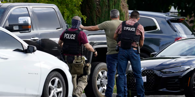 ICE suspende detenciones vehiculares tras muertes de migrantes