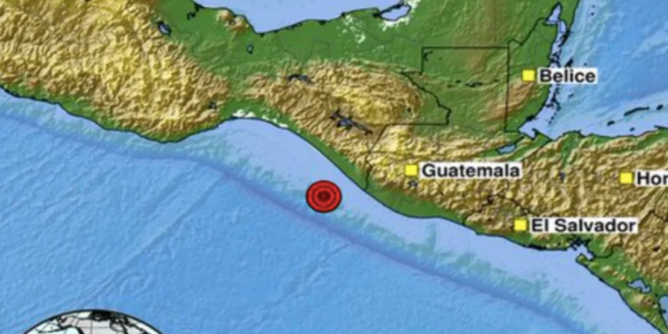 Guatemala estremecida por terremoto de 7.4 que se sintió en El Salvador con epicentro al suroeste de Huixtla, Chiapas
