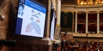 Francia prohíbe redes sociales a menores de 15 años