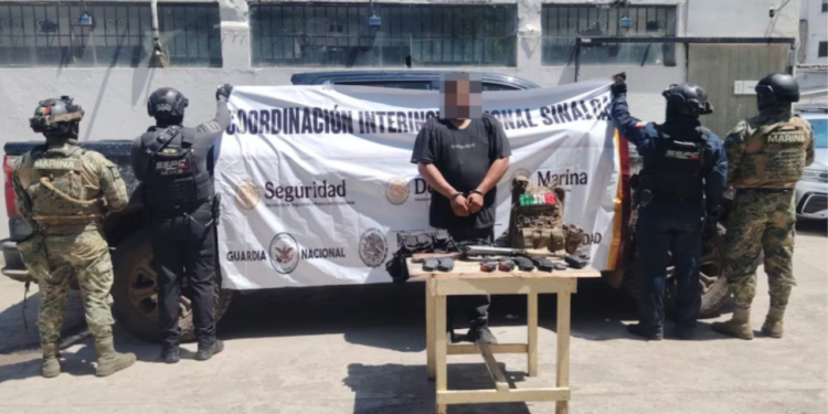 Marina captura a presunto integrante del CJNG en Mazatlán: Aseguró armas, vehículos y equipo táctico