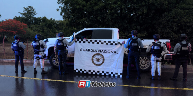 Guardia Nacional asegura camioneta con cartuchos y presuntos explosivos tras operativo en El Quelite, Mazatlán