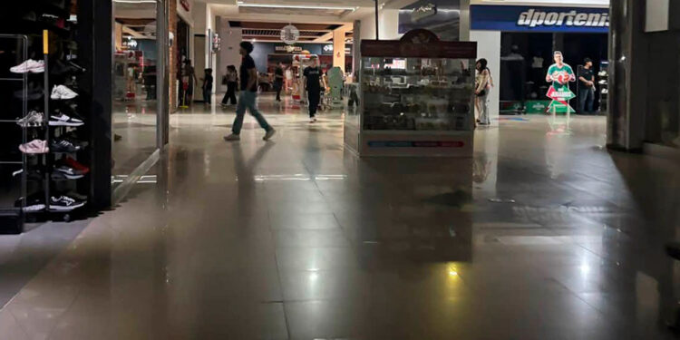 Apagón deja sin luz a Gran Plaza Mazatlán y suspende actividades por 20 minutos