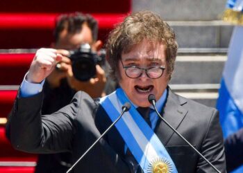 Gobierno de Milei endurece Ley de Migraciones: veta ingreso a extranjeros con “mensajes de odio”