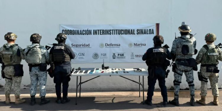 Aseguran pistola, celulares, radio y hasta una laptop en Penal de Aguaruto, en Culiacán