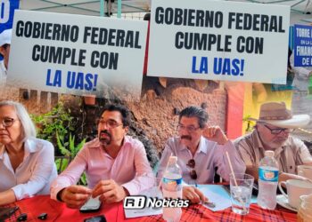 Jubilados cusan de ilegal el paro en la UAS y exigen una auditoría forense