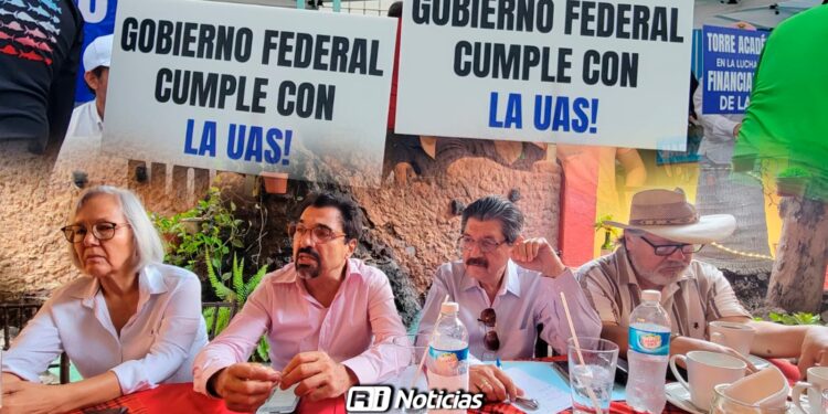 Jubilados cusan de ilegal el paro en la UAS y exigen una auditoría forense