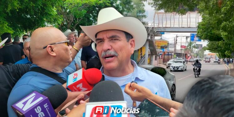 Liberan bloqueo carretero; agricultores mantienen presión y esperan reunión decisiva mañana