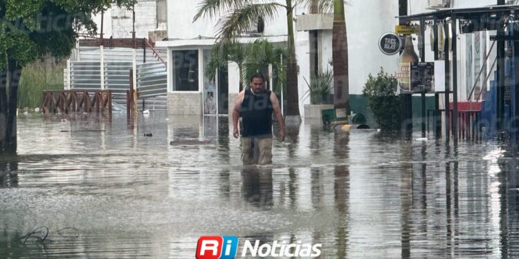 Mazatlán supera 100 milímetros de lluvia; activan refugio temporal