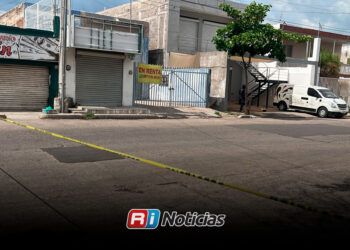 Balean a joven mientras trabajaba afuera de un local en el Centro de Culiacán