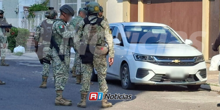Localizan a dos hombres sin vida dentro de un automóvil en la colonia Ferrocarrilera de Mazatlán