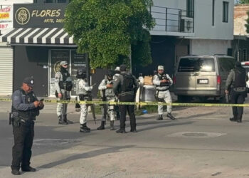 En una florería, Asesinan a balazos a una mujer en la colonia Tierra Blanca, en Culiacán