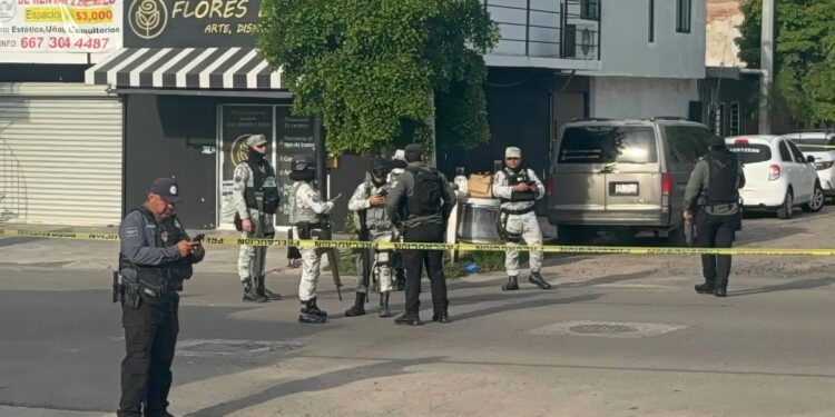 En una florería, Asesinan a balazos a una mujer en la colonia Tierra Blanca, en Culiacán