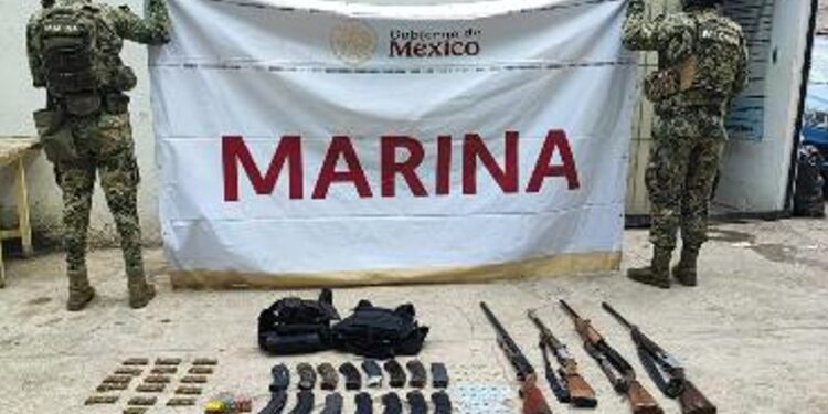Marina asegura arsenal, droga y una camioneta durante operativo en El Rosario