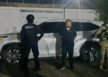 Aseguran en Navolato a hombre que conducía una camioneta con reporte de robo