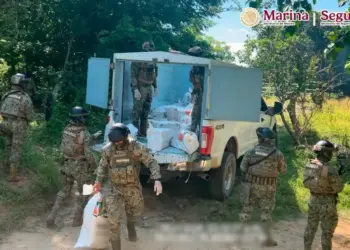 Marina asegura más de 800 kilos de presunta cocaína en vehículo abandonado en Chiapas