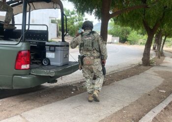 Localizan a un hombre sin vida envuelto en plástico en la colonia Villa Bonita de Culiacán