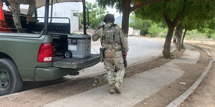 Localizan a un hombre sin vida envuelto en plástico en la colonia Villa Bonita de Culiacán