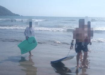 Rescatan a cuatro bañistas del fuerte oleaje en playas de Mazatlán