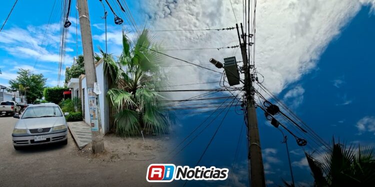 Peligro inminente en la colonia Francisco Villa: poste de CFE a punto de colapsar amenaza a vecinos