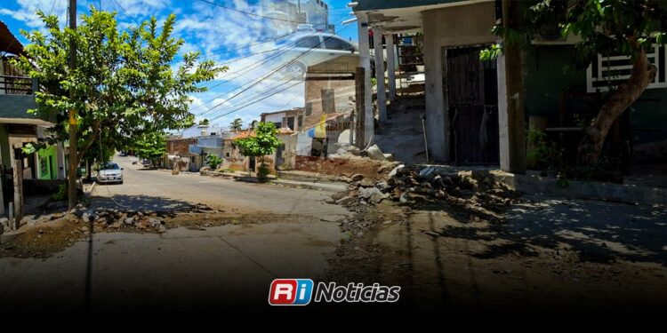 Vecinos del Centro denuncian 4 meses de escombro abandonado tras obra de Jumapam