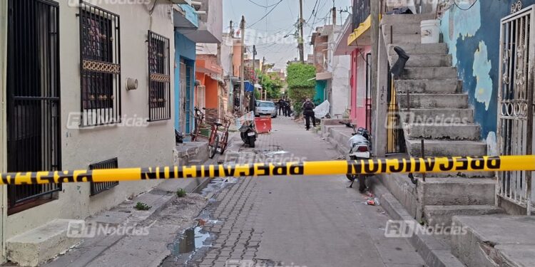 Mujer de 60 años es asesinada a tiros frente a una vivienda en la colonia Gabriel Leyva de Mazatlán