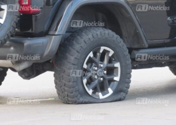 Intentan despojar Jeep Rubicon en plena Zona Dorada de Mazatlán; hubo balazos