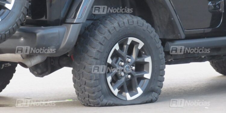 Intentan despojar Jeep Rubicon en plena Zona Dorada de Mazatlán; hubo balazos