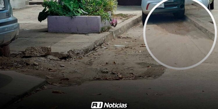 Colonos de la Sánchez Celis exigen a Jumapam concluir obras en la calle Oaxaca