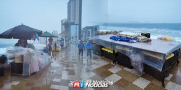 Lluvias también afectan las ventas de comerciantes en las playas de Mazatlán